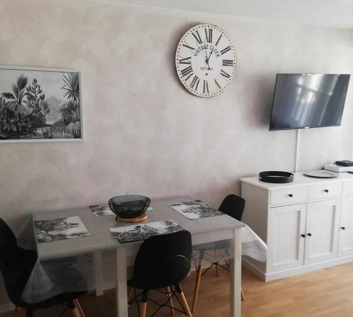 Lägenhet Appartement Avec Balcon Au Centre De Saint-Lary