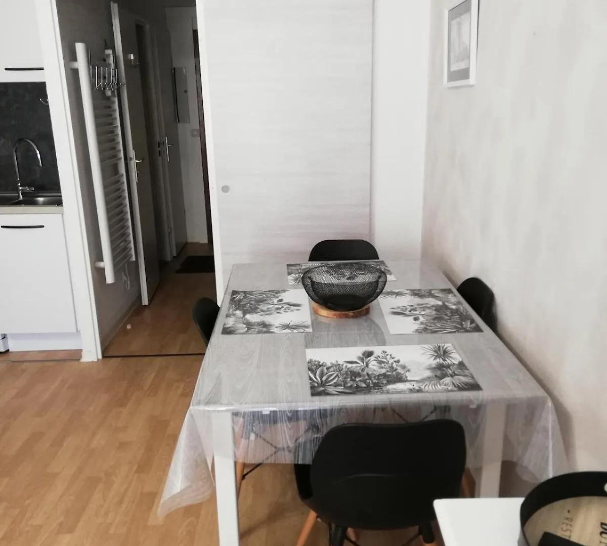 Appartement Avec Balcon Au Centre De Saint-Lary Frankrike