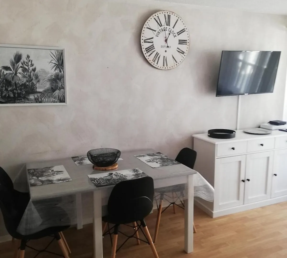 Appartement Avec Balcon Au Centre De Saint-Lary